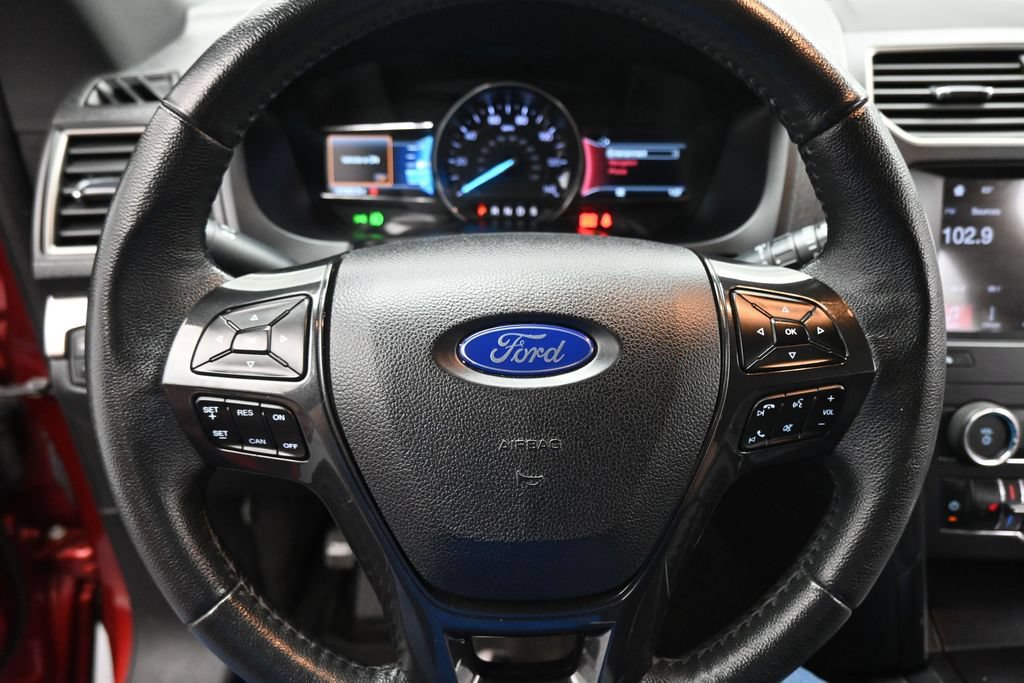 Certified 2019 Ford Explorer XLT w/ Equipment Group 202A FWD image 17