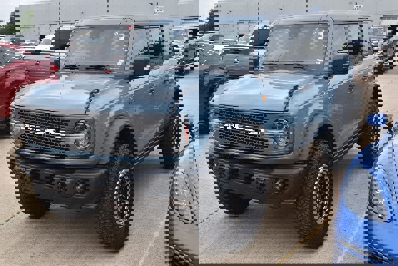 Certified 2023 Ford Bronco Badlands w/ Sasquatch Package image 2