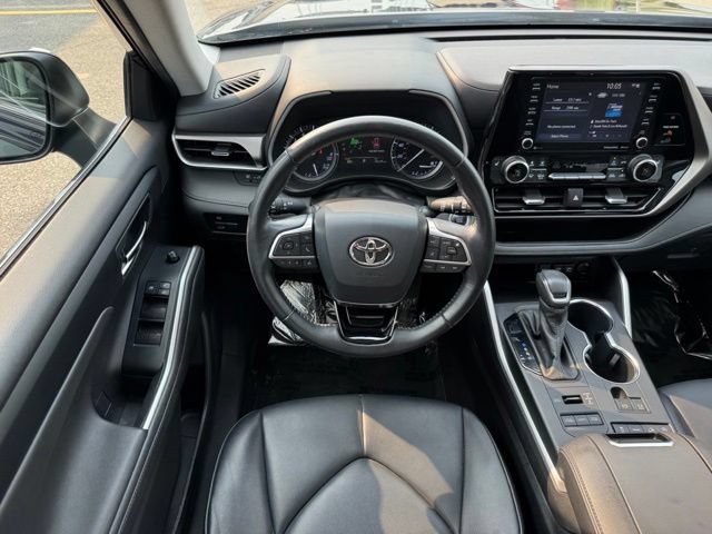 Used 2020 Toyota Highlander XLE AWD/4WD image 13