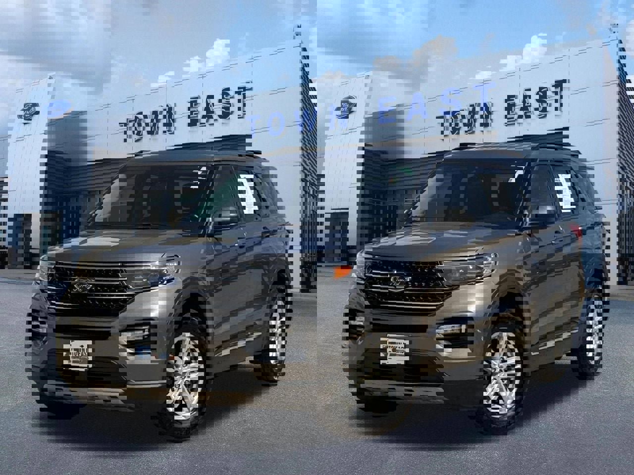 Certified 2021 Ford Explorer XLT w/ Equipment Group 202A