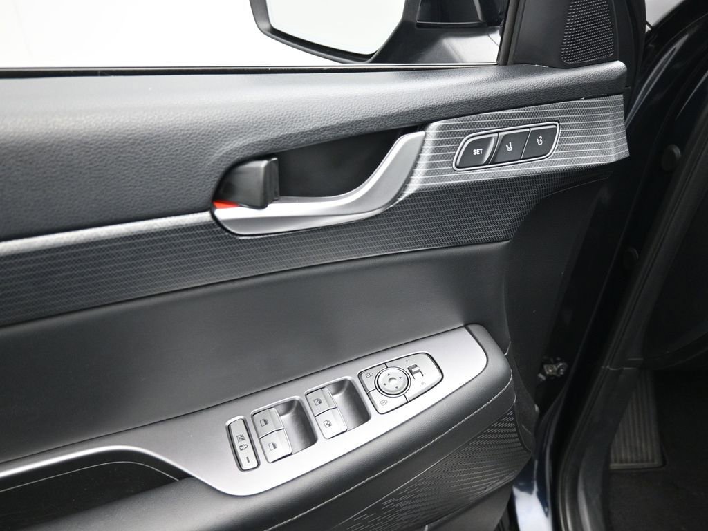 Used 2023 Hyundai Palisade Limited w/ Cargo Package image 11