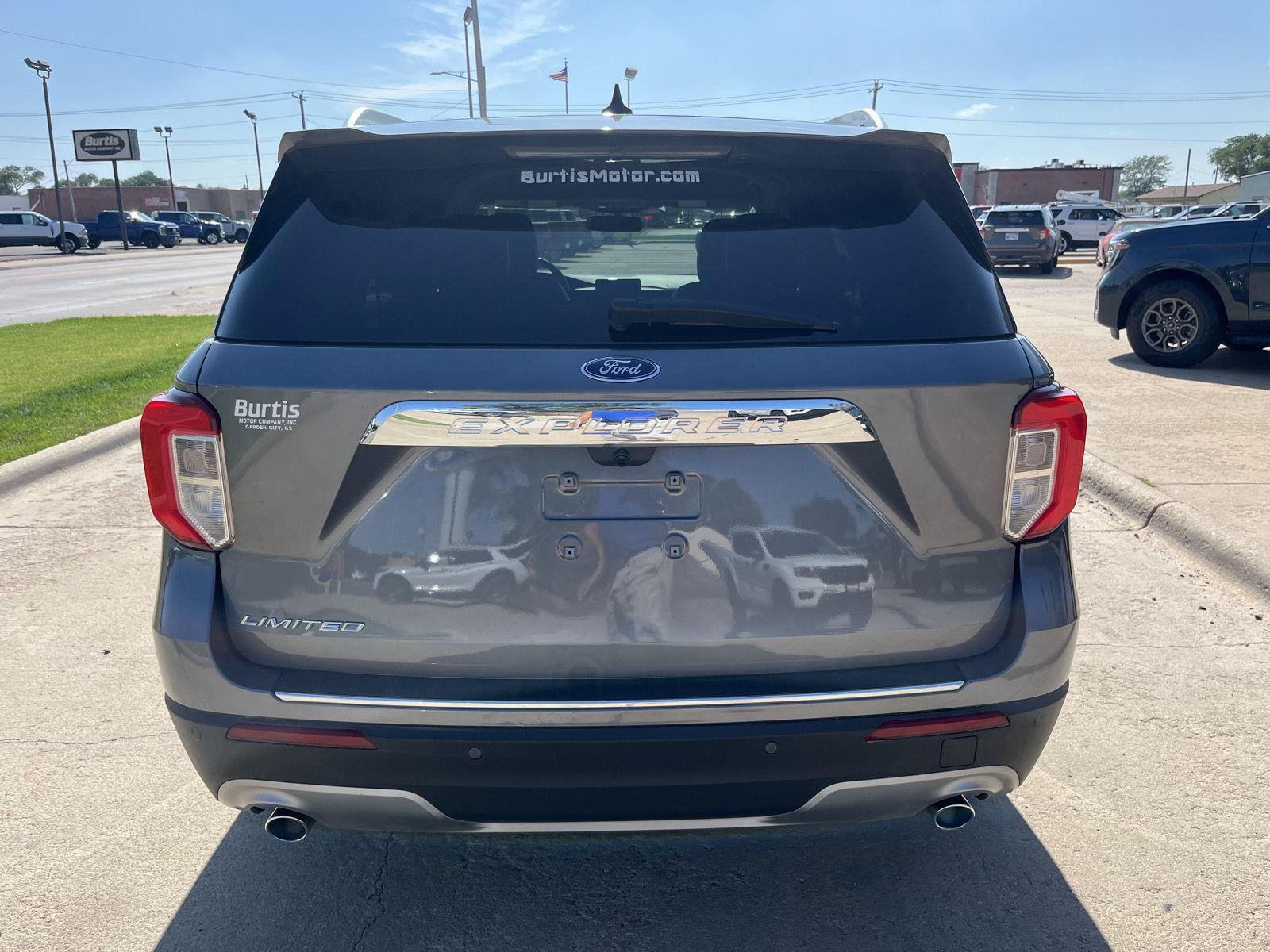 Certified 2022 Ford Explorer Limited w/ Equipment Group 301A RWD image 5