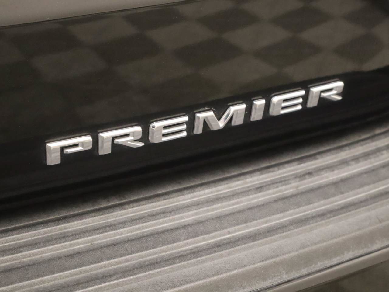 Used 2024 Chevrolet Tahoe Premier w/ Advanced Technology Package AWD/4WD image 23