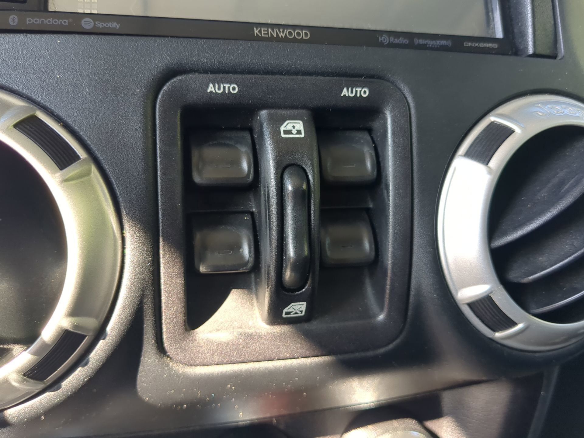 Used 2018 Jeep Wrangler Unlimited Sahara image 42
