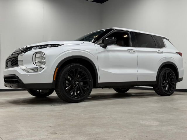Used 2023 Mitsubishi Outlander SE Black Edition image 4