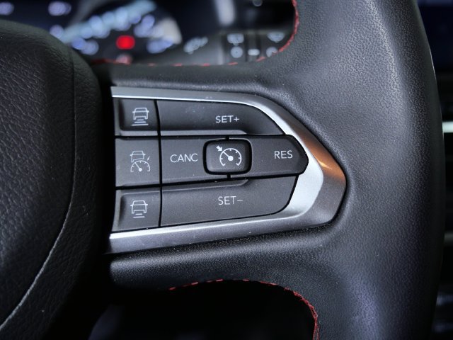 Used 2025 Jeep Compass Trailhawk AWD/4WD image 23