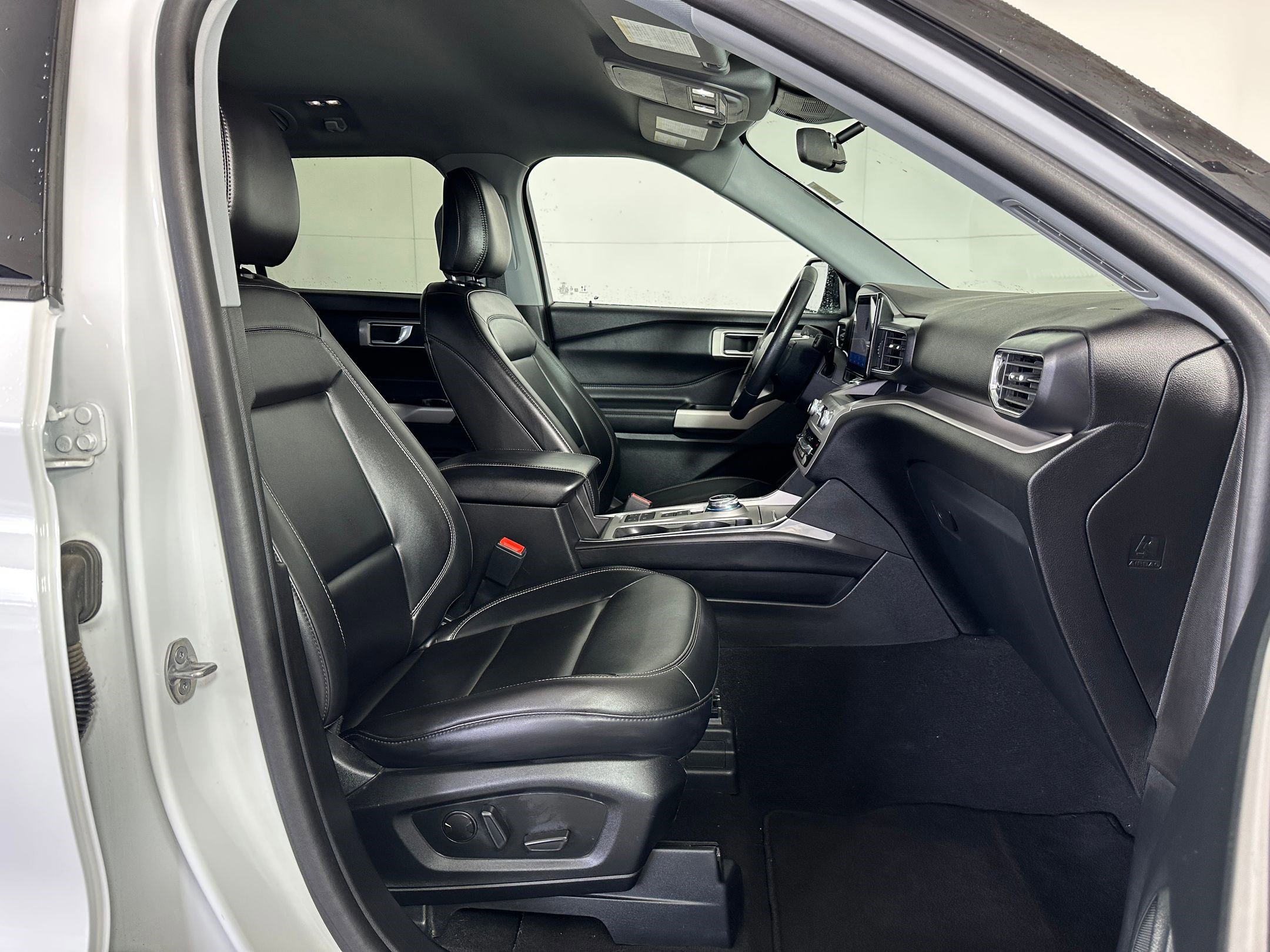 Certified 2024 Ford Explorer XLT w/ Equipment Group 202A image 28