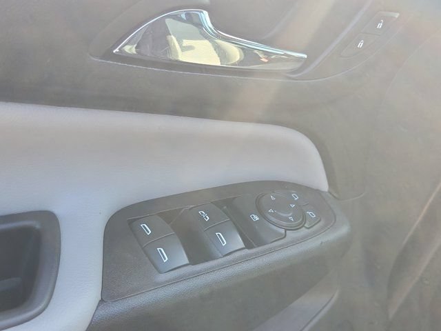 Used 2021 Chevrolet Equinox LS FWD image 22