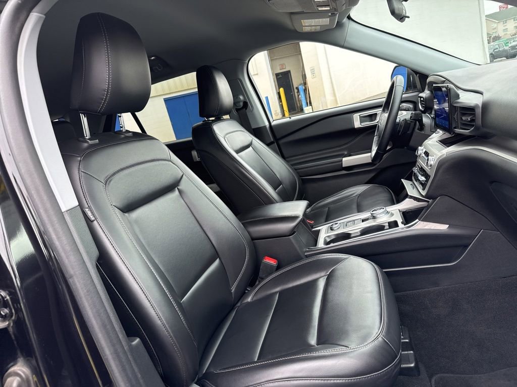 Certified 2021 Ford Explorer XLT w/ Equipment Group 202A AWD/4WD image 29