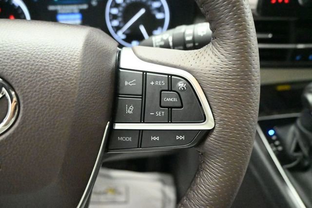 Used 2024 Toyota Sienna Platinum AWD/4WD image 14