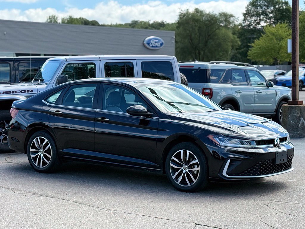 Used 2025 Volkswagen Jetta SE FWD image 22