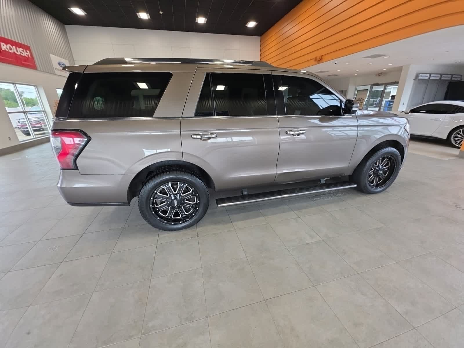 Certified 2019 Ford Expedition Limited w/ Equipment Group 301A AWD/4WD image 8
