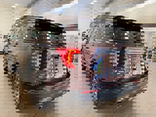 Certified 2022 Ford Explorer XLT w/ Equipment Group 202A image 5