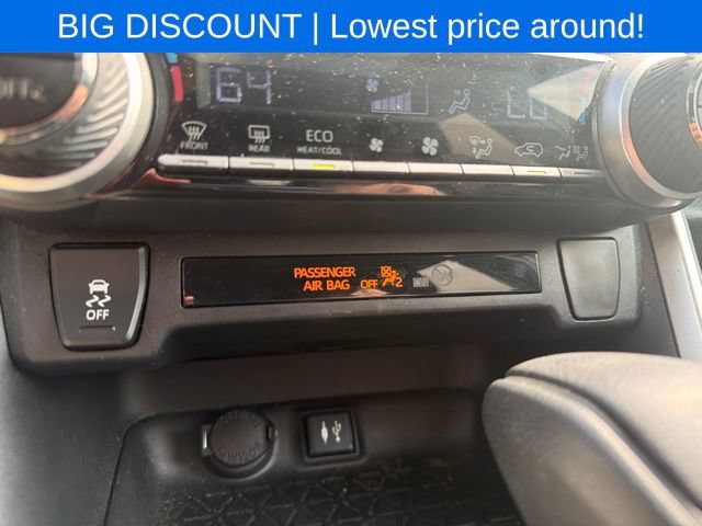 Used 2019 Toyota RAV4 XLE w/ Carpet Mat Package AWD/4WD image 31