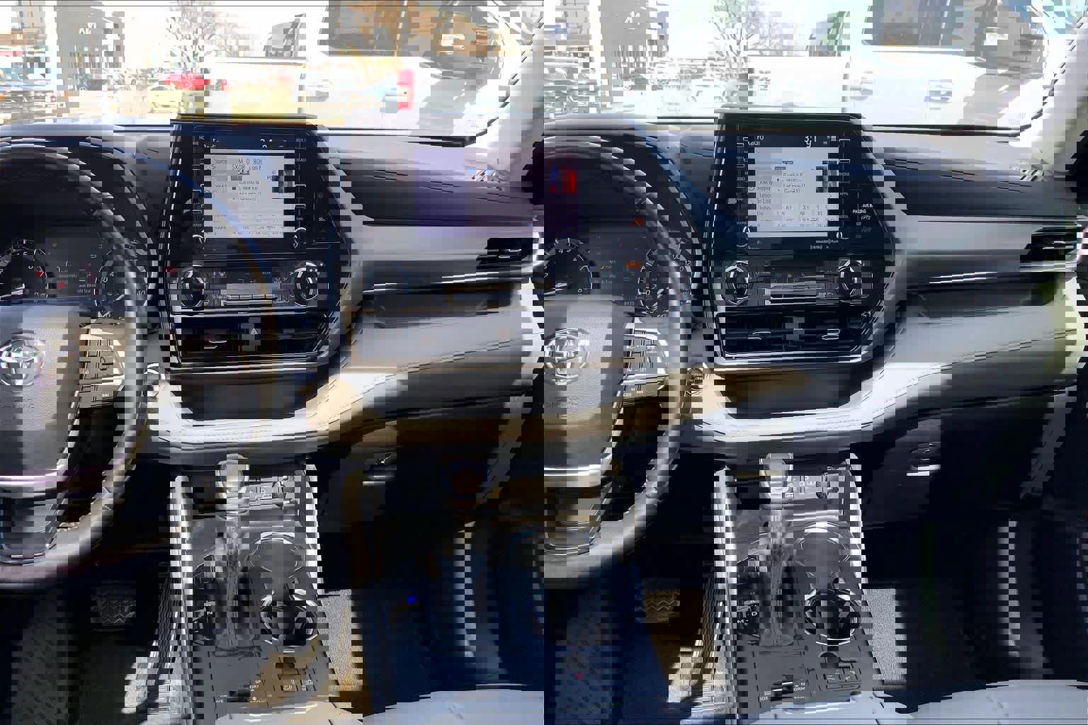 Used 2022 Toyota Highlander XLE image 9