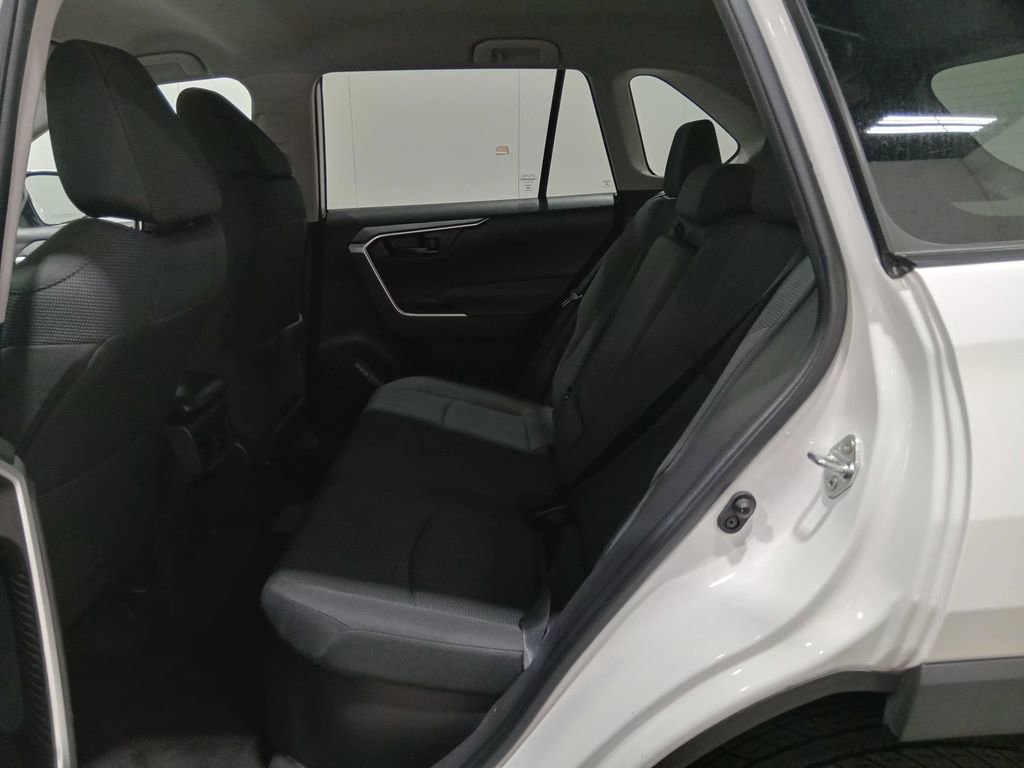 Used 2022 Toyota RAV4 LE AWD/4WD image 12