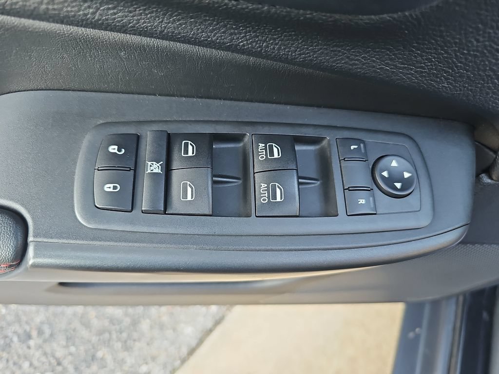 Used 2019 Jeep Cherokee Trailhawk w/ Comfort/Convenience Group AWD/4WD image 26