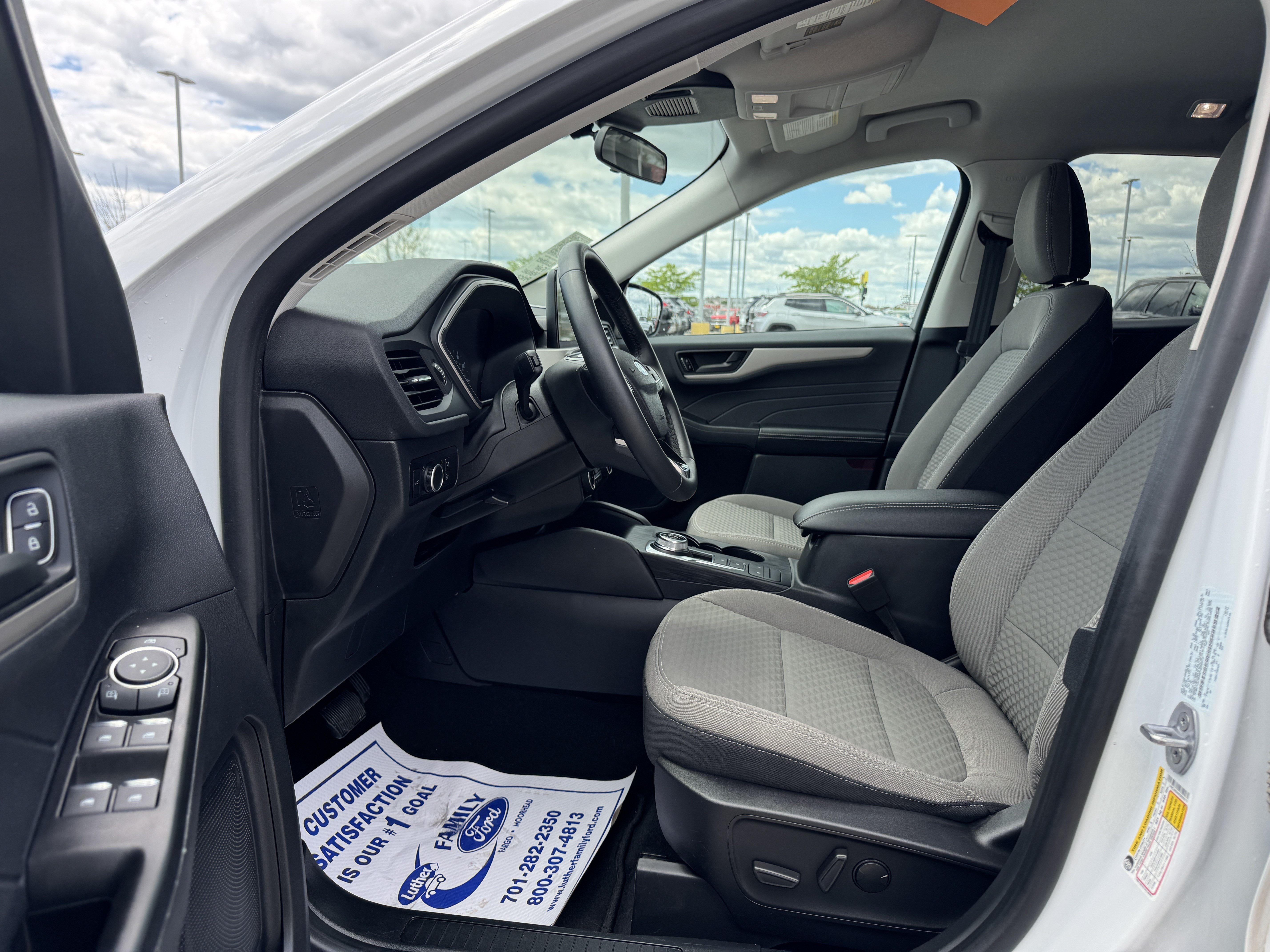 Certified 2022 Ford Escape SE w/ SE Sport Appearance Package AWD/4WD image 4