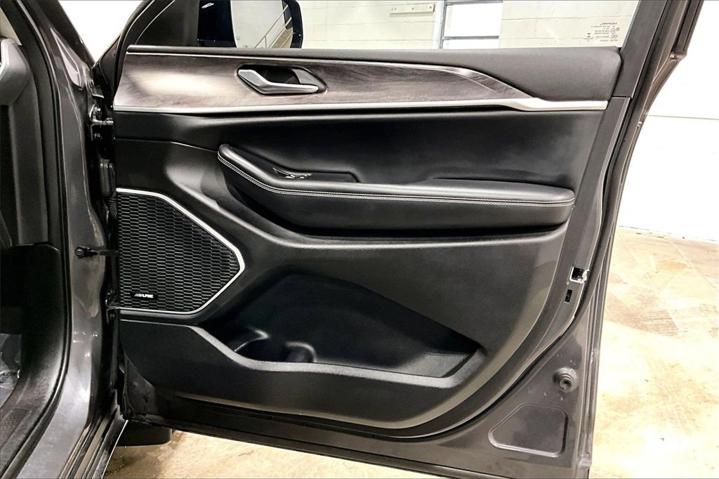 Used 2021 Jeep Grand Cherokee L Limited image 23