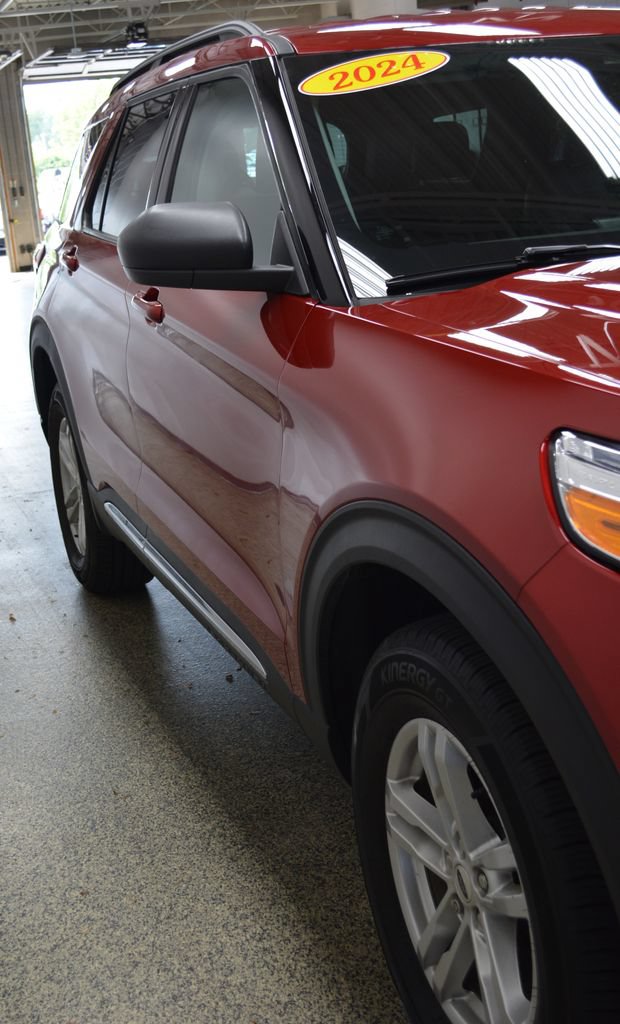 Certified 2024 Ford Explorer XLT w/ Equipment Group 202A AWD/4WD image 8