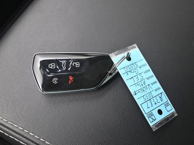 Used 2025 Volkswagen Atlas SEL AWD/4WD image 18