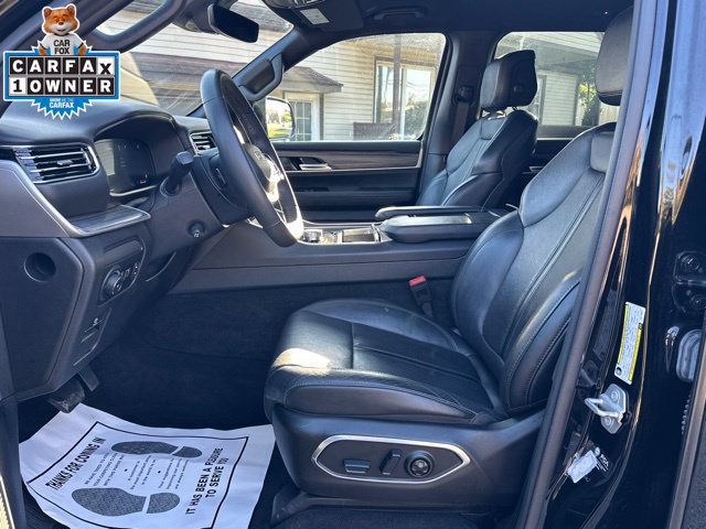 Used 2024 Jeep Wagoneer L Series II w/ Flexible Seating Group RWD image 12