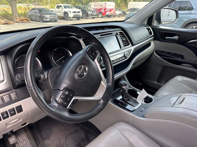 Used 2018 Toyota Highlander Limited Platinum FWD image 9