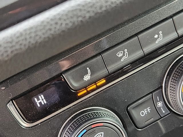 Used 2018 Volkswagen Tiguan SE w/ Panoramic Sunroof Package image 25