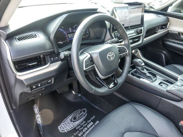 Used 2025 Toyota Grand Highlander AWD image 14