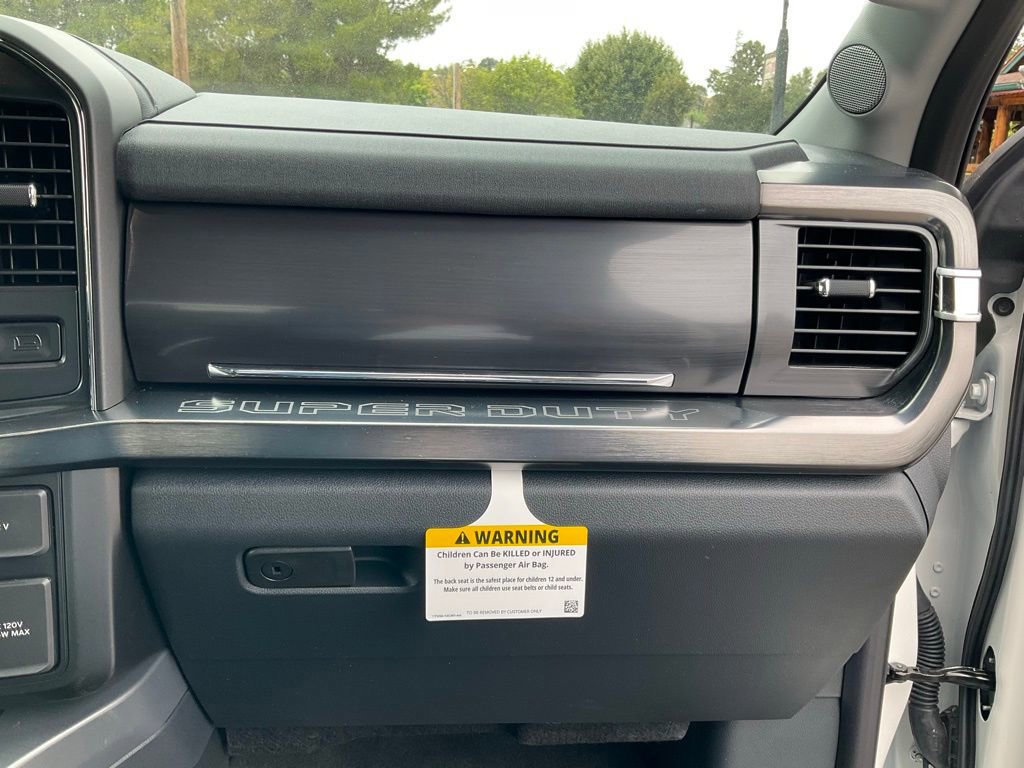 Certified 2025 Ford F350 Lariat w/ Black Appearance Package image 72