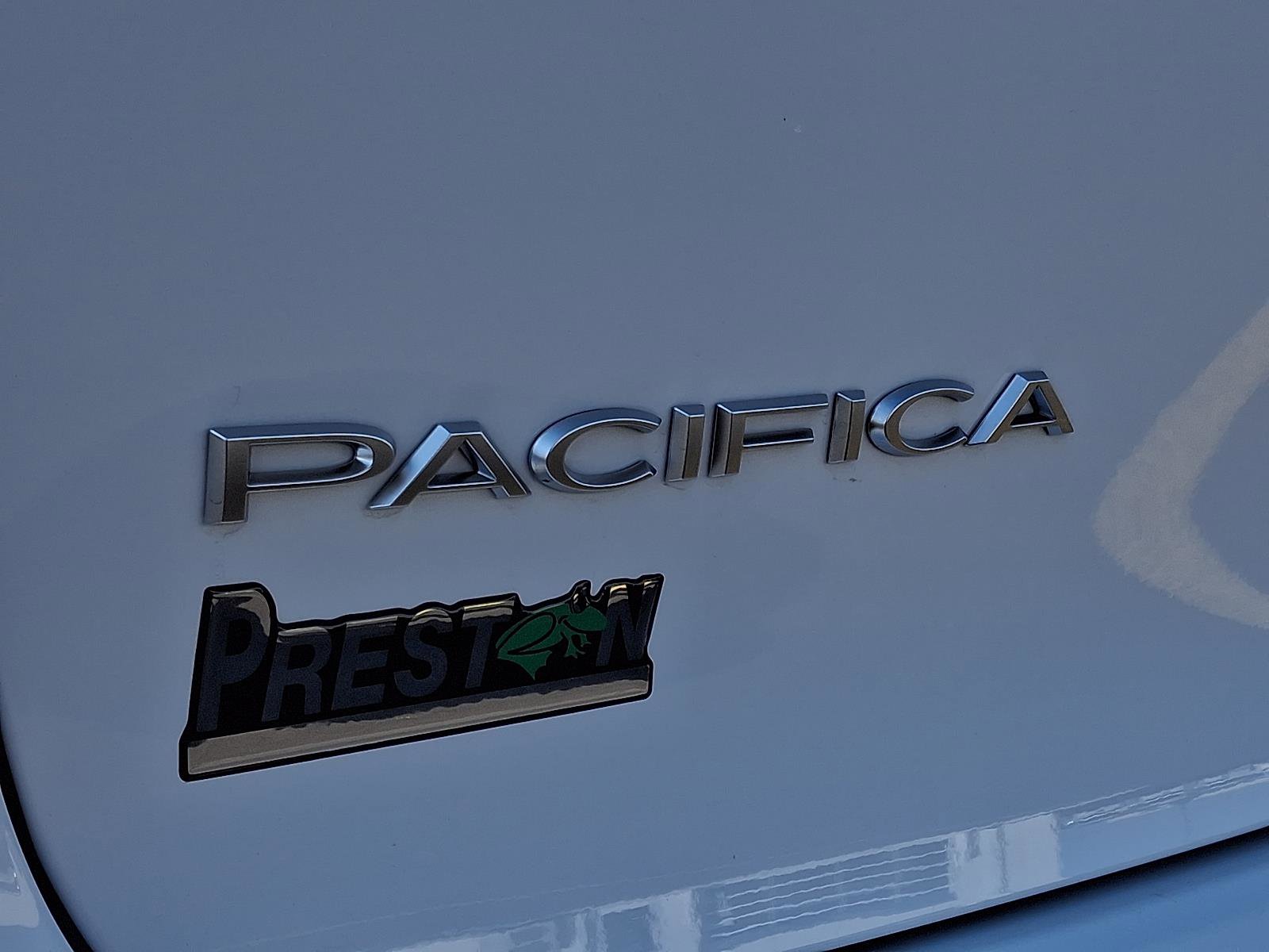 Used 2026 Chrysler Pacifica Pinnacle w/ Trailer Tow Group FWD image 30