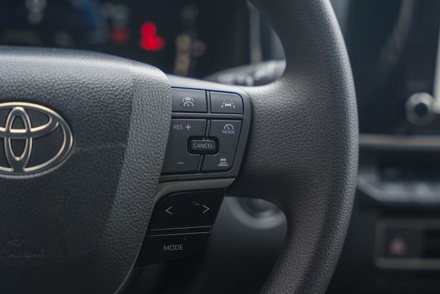 Used 2025 Toyota Camry LE image 33