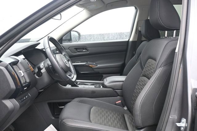 Used 2025 Nissan Pathfinder SV AWD/4WD image 6