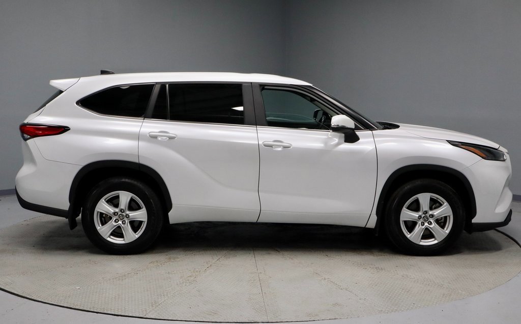 Used 2023 Toyota Highlander LE image 6