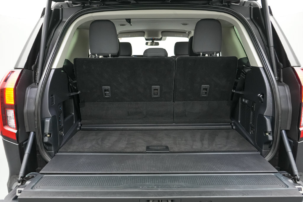 Certified 2025 Ford Expedition Active AWD/4WD image 26