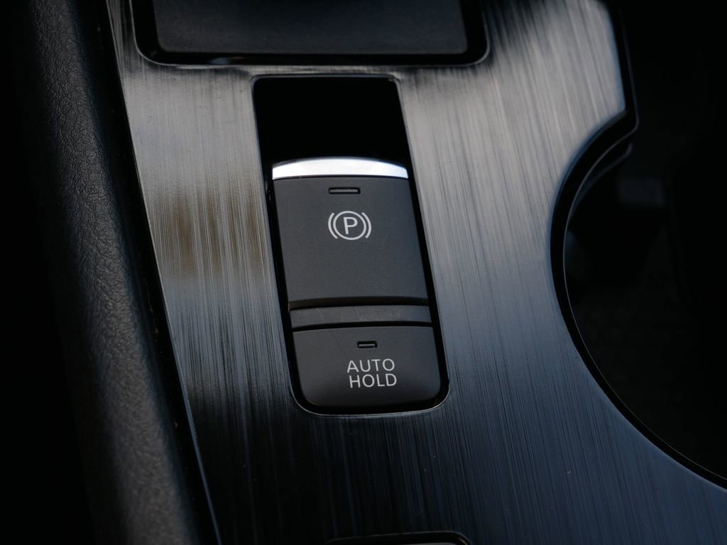 Used 2024 Nissan Rogue S FWD image 23