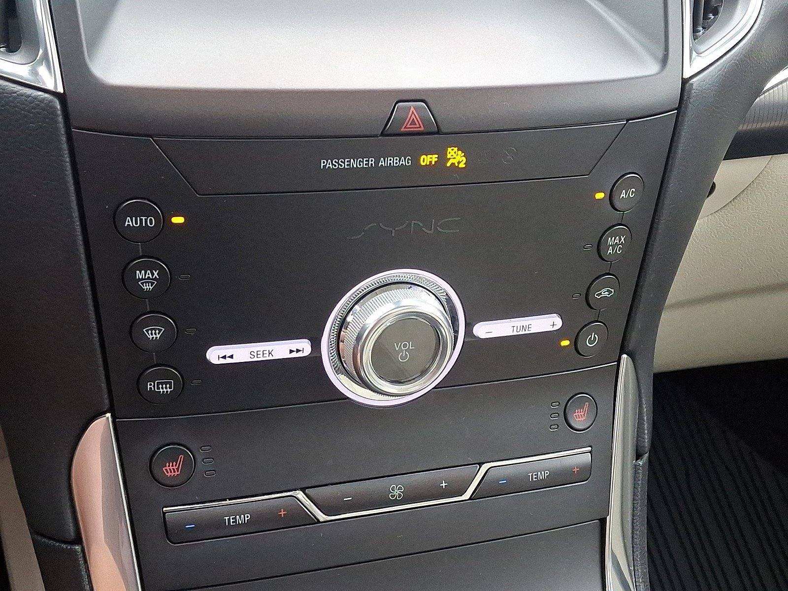 Certified 2020 Ford Edge Titanium FWD image 15