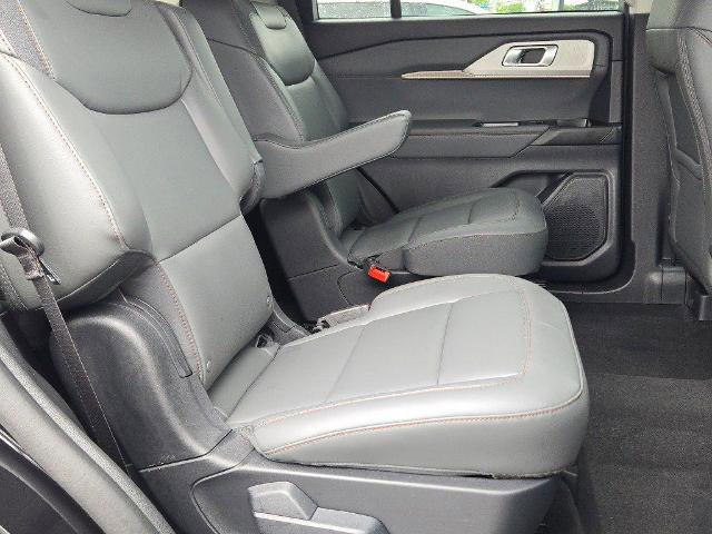 Certified 2025 Ford Explorer Active w/ Active Comfort Package AWD/4WD image 9