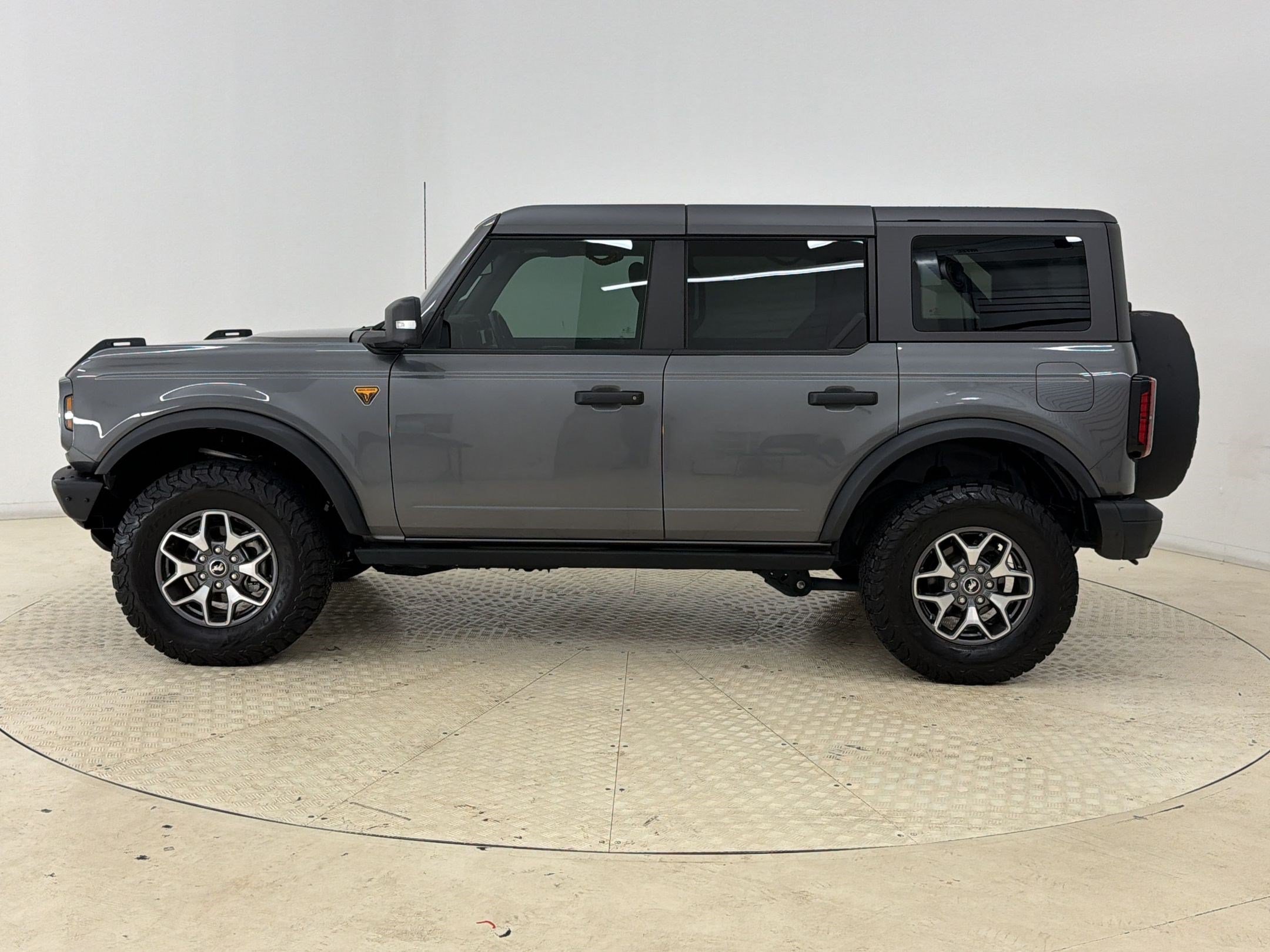Certified 2024 Ford Bronco Badlands AWD/4WD image 2