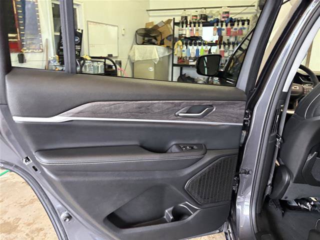 Used 2024 Jeep Grand Cherokee L Limited AWD/4WD image 26