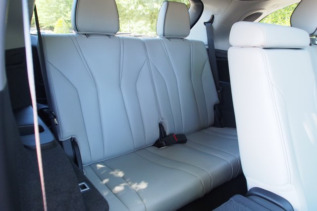 Used 2023 Acura MDX SH-AWD w/ Advance Package image 16
