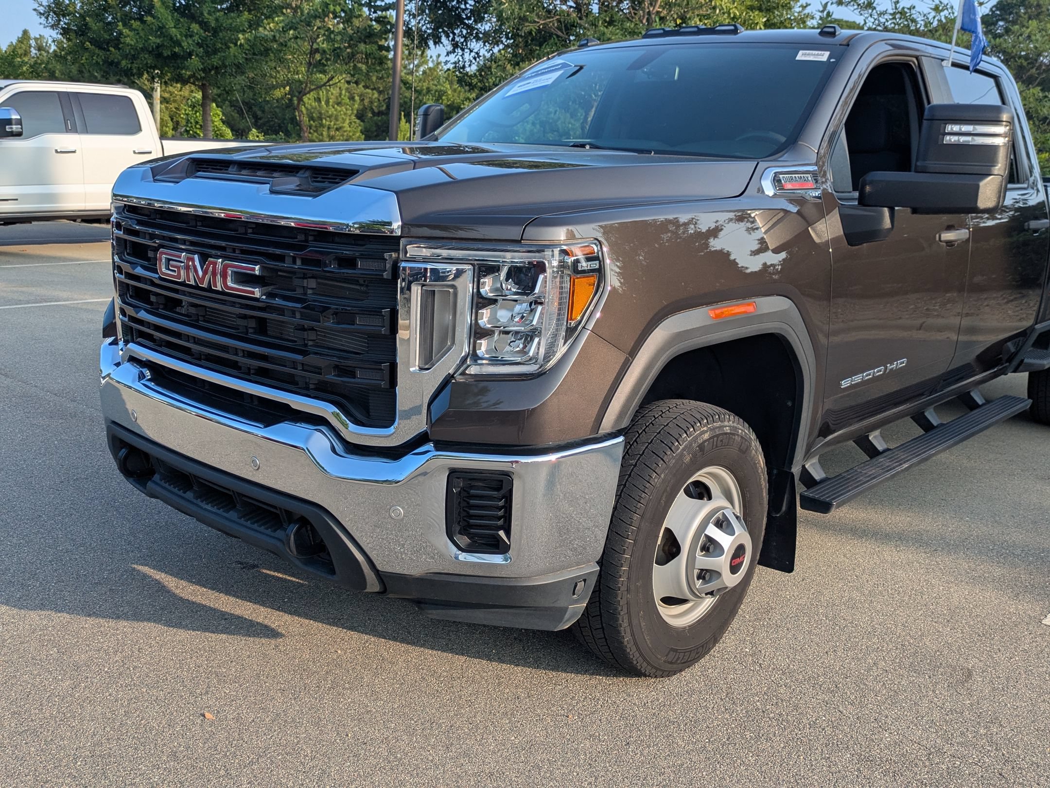 Used 2020 GMC Sierra 3500 4x4 Crew Cab w/ Gooseneck/5TH Wheel Package image 10
