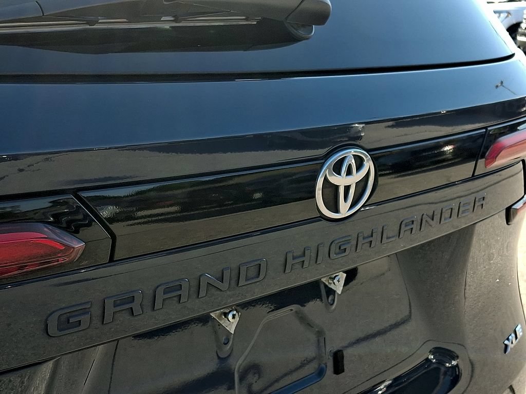 Used 2024 Toyota Grand Highlander AWD image 31