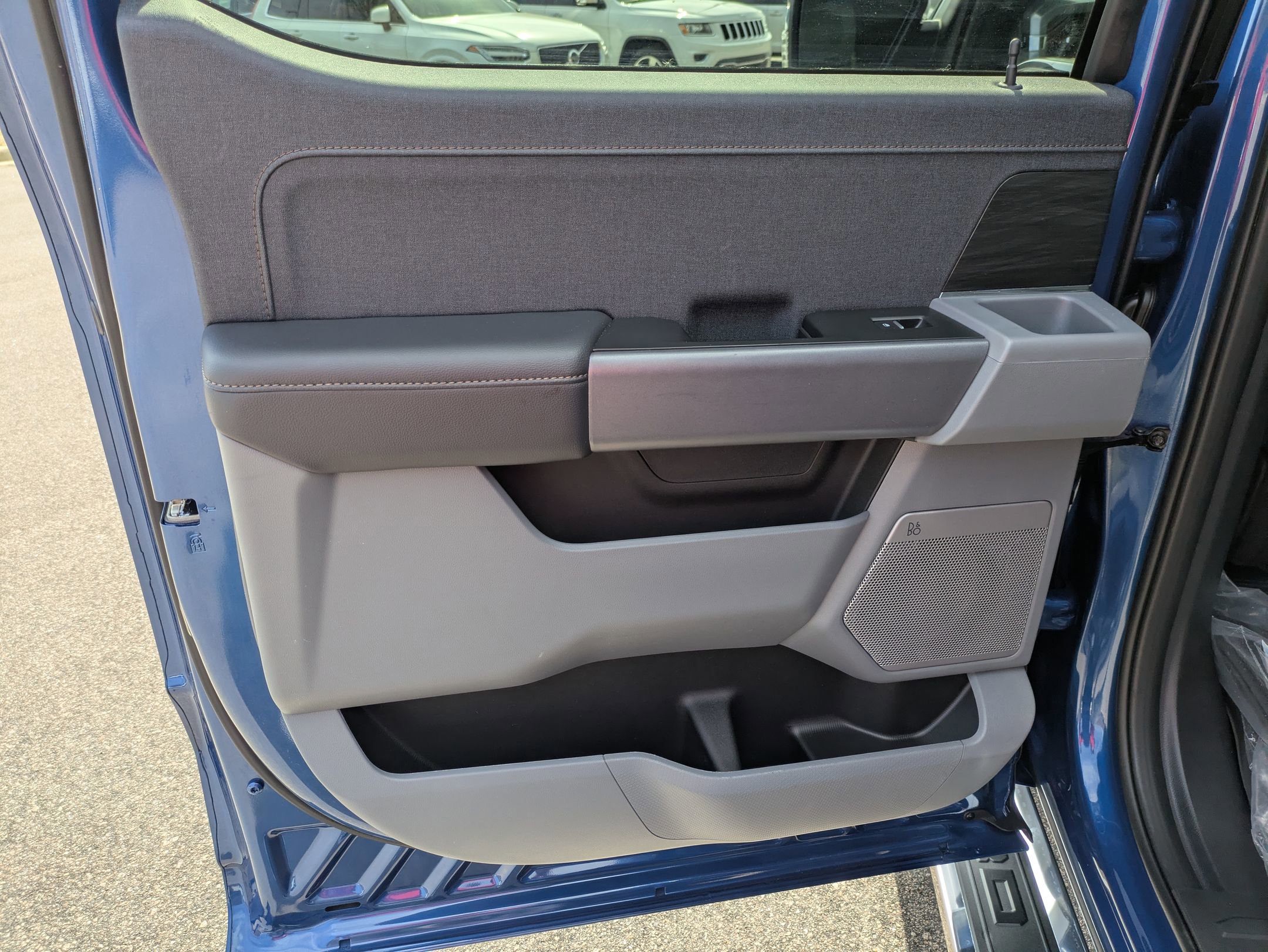 Certified 2025 Ford F150 Lariat w/ Equipment Group 501A Mid image 37