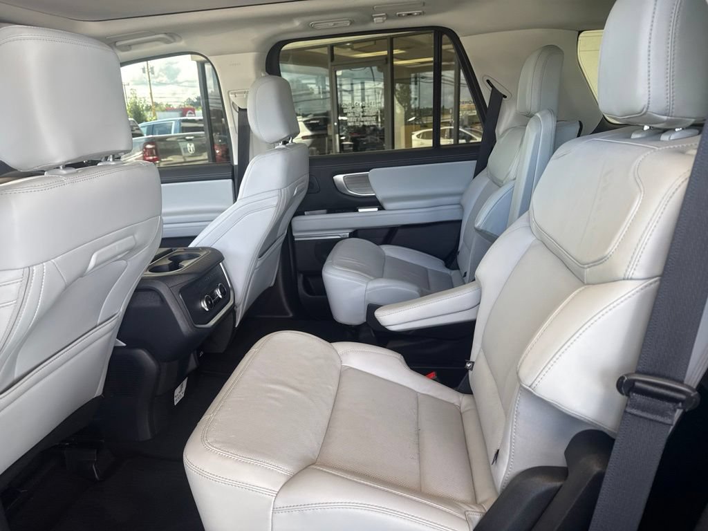 Certified 2025 Ford Expedition Platinum w/ Driver's Package AWD/4WD image 14