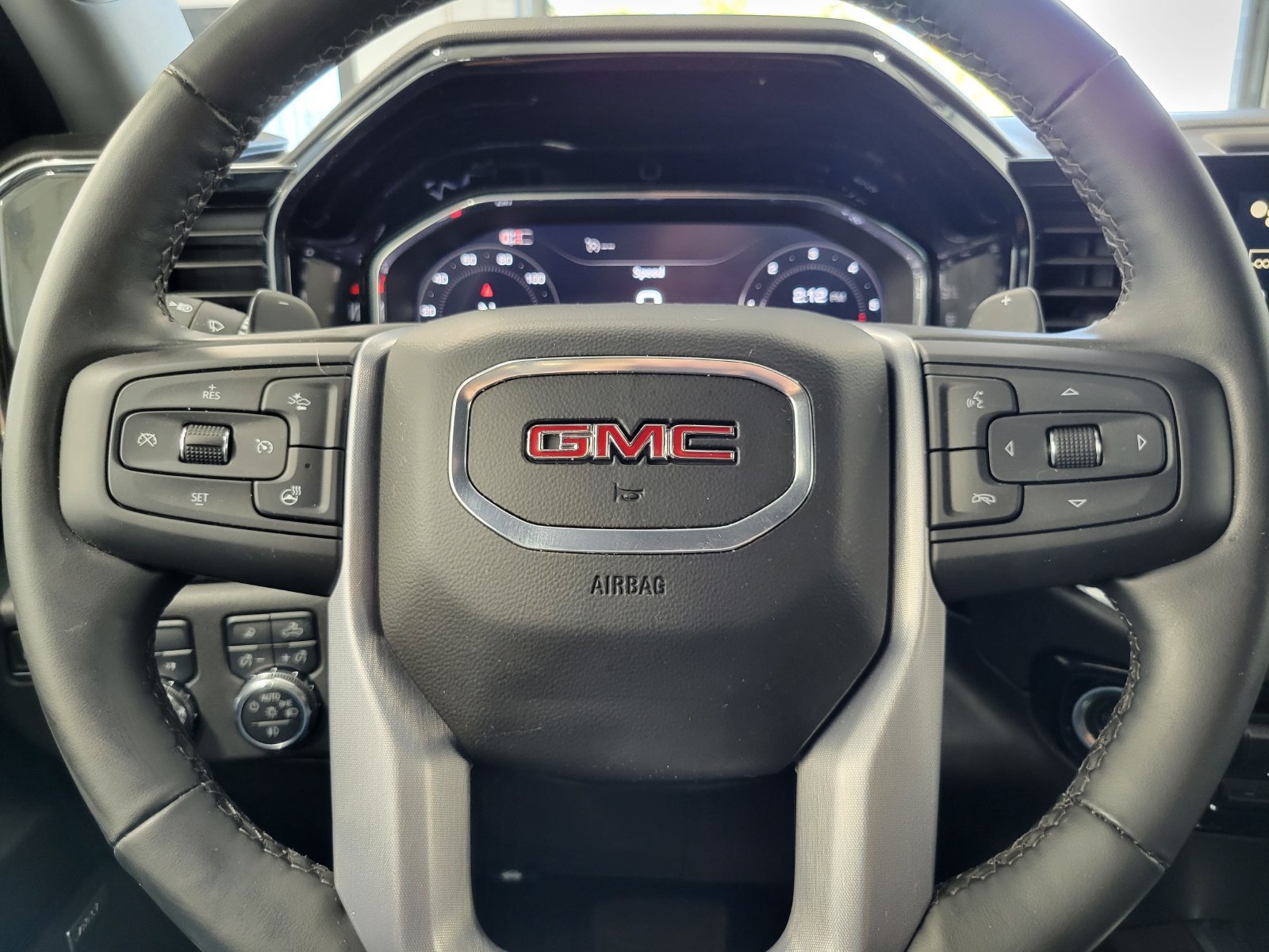 Used 2025 GMC Sierra 1500 SLT w/ SLT Premium Plus Package AWD/4WD image 12