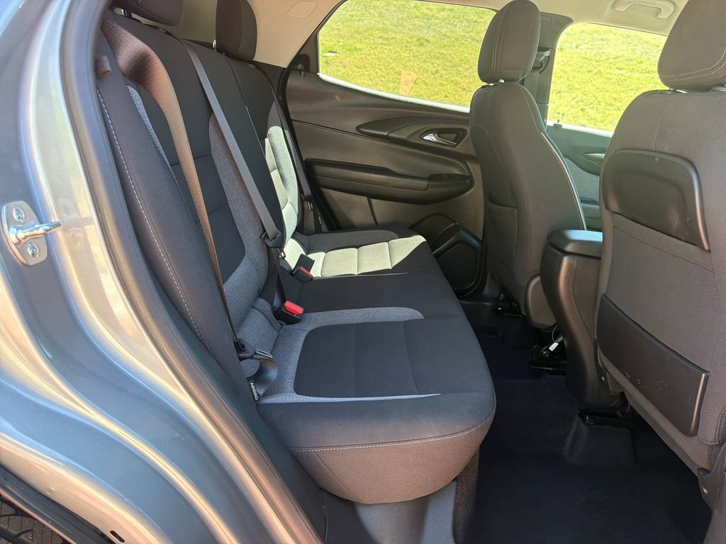 Used 2025 Chevrolet TrailBlazer LT AWD/4WD image 27