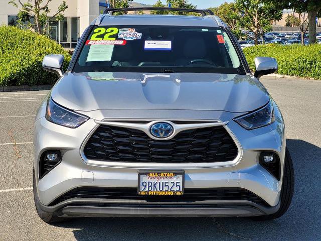 Used 2022 Toyota Highlander XLE AWD/4WD image 2