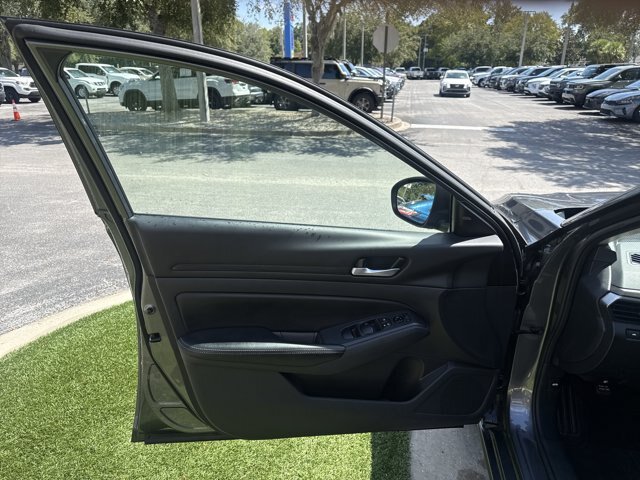 Used 2024 Nissan Altima 2.5 SV FWD image 10