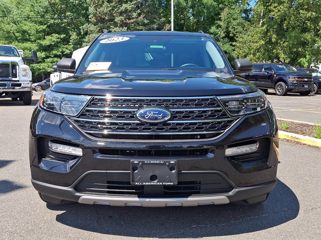 Certified 2023 Ford Explorer XLT w/ Equipment Group 202A AWD/4WD image 3